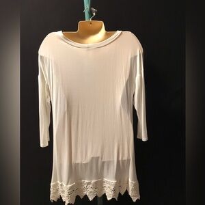 NWT BEAUTIFUL WHITE 3/4 SLEEVE BOUTIQUE TOP WITH COTTON LACE TRIM